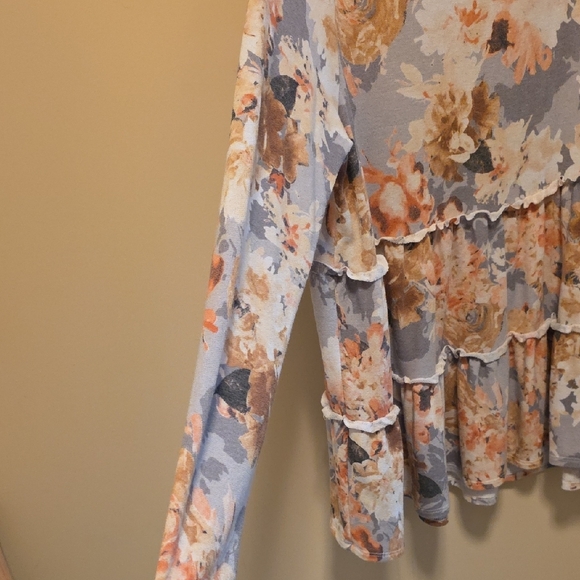 Floral V-Neck Ruffle Women's Top - Picture 5 of 5